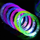 LED Leuchtarmband-Set: 12 Stück (6 Farben) - Vielseitiges Glowstick-Armband für Kinderpartys, Geburtstage, Fasching, Halloween & mehr - Perfektes Geschenk!